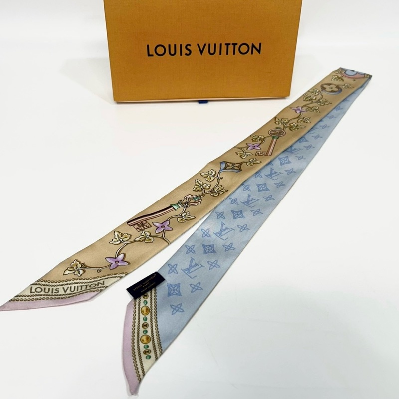 LV絲巾卡其拚藍原花鎖匙花卉Twilly-1