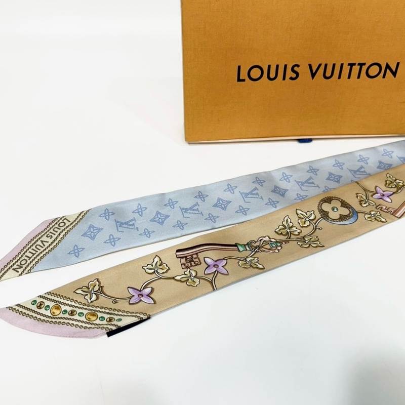 LV絲巾卡其拚藍原花鎖匙花卉Twilly-2