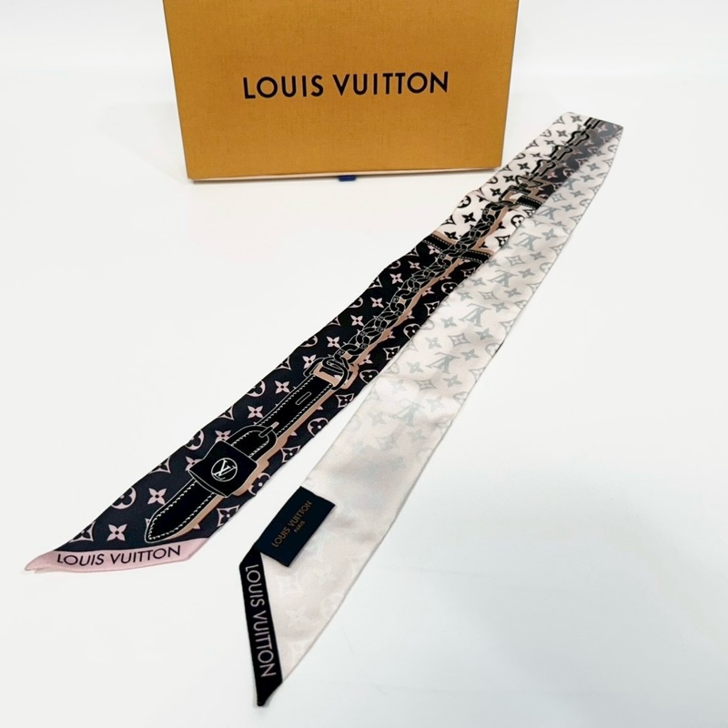 LV粉黑鎖鏈皮繩長絲巾M76351-1