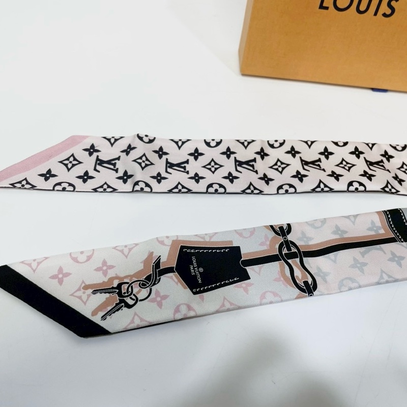 LV粉黑鎖鏈皮繩長絲巾M76351-3