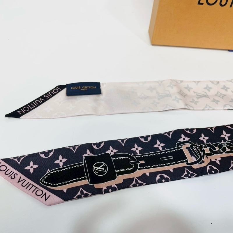 LV粉黑鎖鏈皮繩長絲巾M76351-5