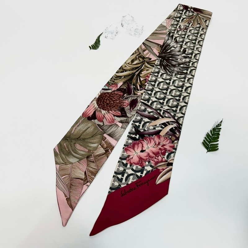 Salvatore Ferragamo粉色花卉寬版長絲巾-1
