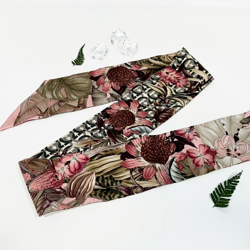 Salvatore Ferragamo粉色花卉寬版長絲巾-2