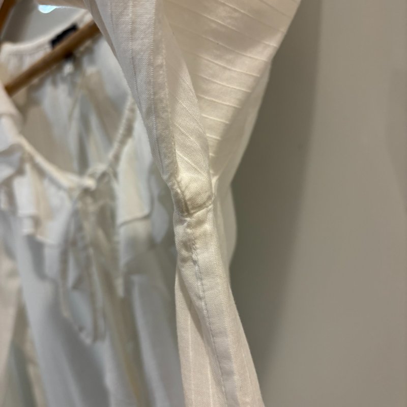 【美收精品】ARMANI JEANS白色透明荷葉邊上衣 4-285【隔月月中將轉賣至日本 上架期限30天】-3