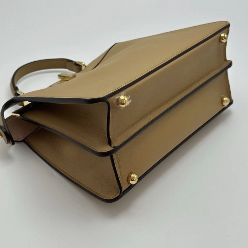 FENDI 奶茶色金扣 peekaboo手提肩背斜背包27*21*11 全新閒置配件塵袋-2