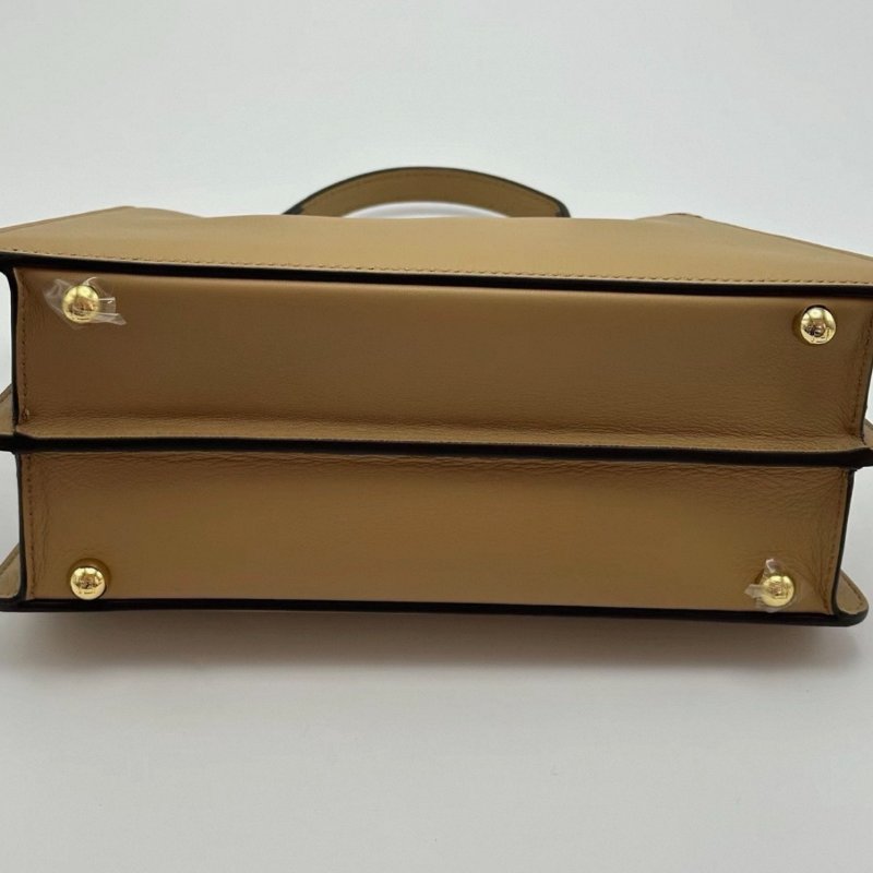 FENDI 奶茶色金扣 peekaboo手提肩背斜背包27*21*11 全新閒置配件塵袋-3