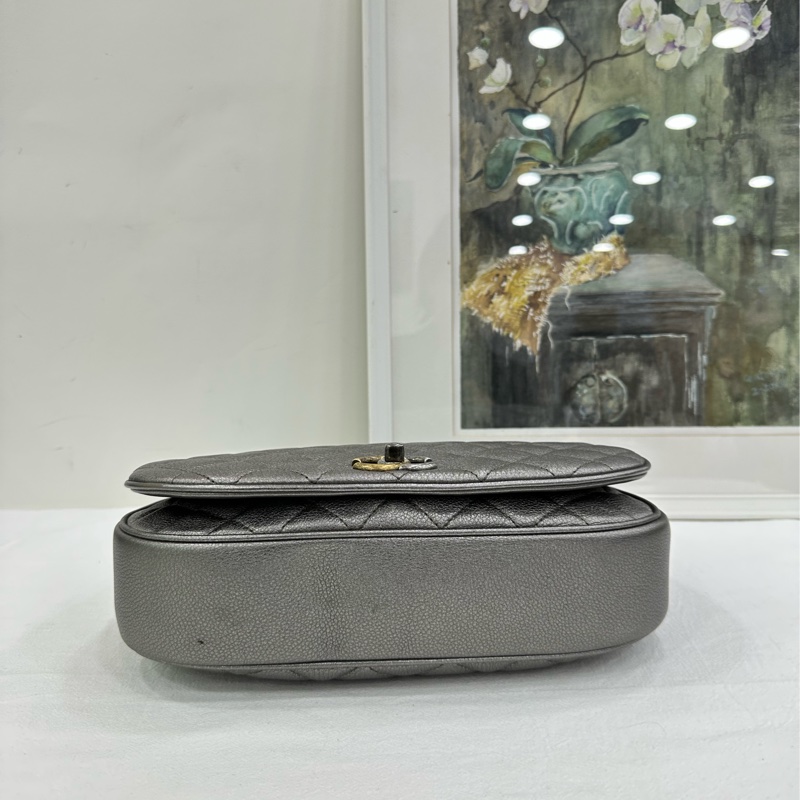 Chanel 香奈兒 銀色牛皮鴛鴦扣 馬鞍包 23開有卡-6