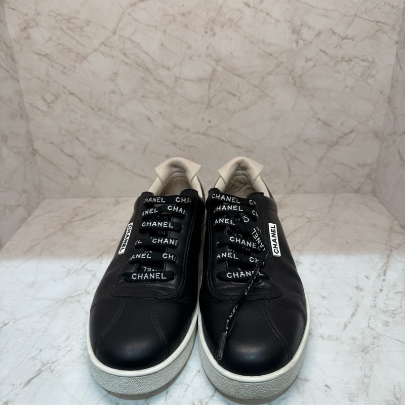 CHANEL黑白配色全皮休閒鞋/40-0