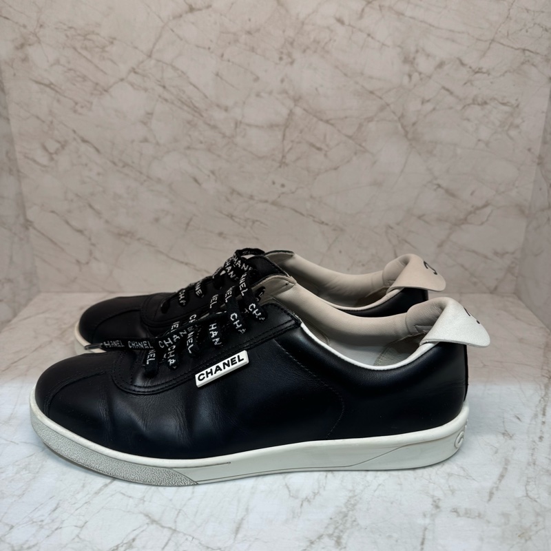 CHANEL黑白配色全皮休閒鞋/40-1