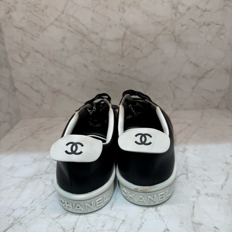 CHANEL黑白配色全皮休閒鞋/40-2