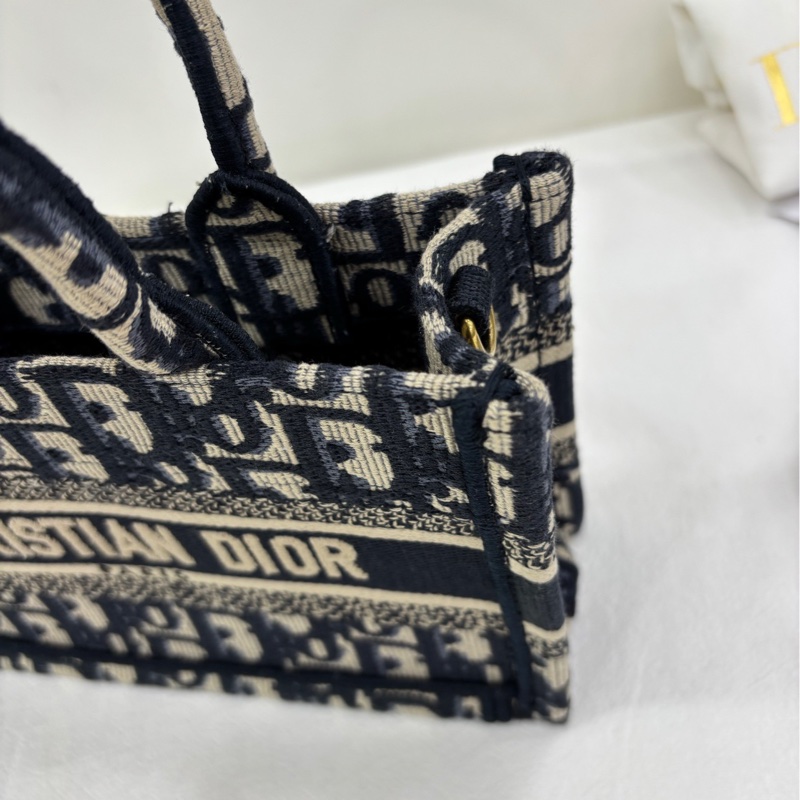 Dior迪奧老花 mini tote包，23年編碼 ，新款肩帶款，可手提可斜挎 有小票 99新 近閒置-6