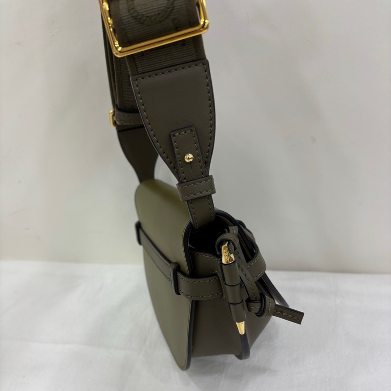 LOEWE羅意威 mini Gate 23年編碼 閒置成色 綠色皮革刺繡寬肩帶蝴蝶結mini馬鞍包單肩斜背包 時尚百搭 超好看-2