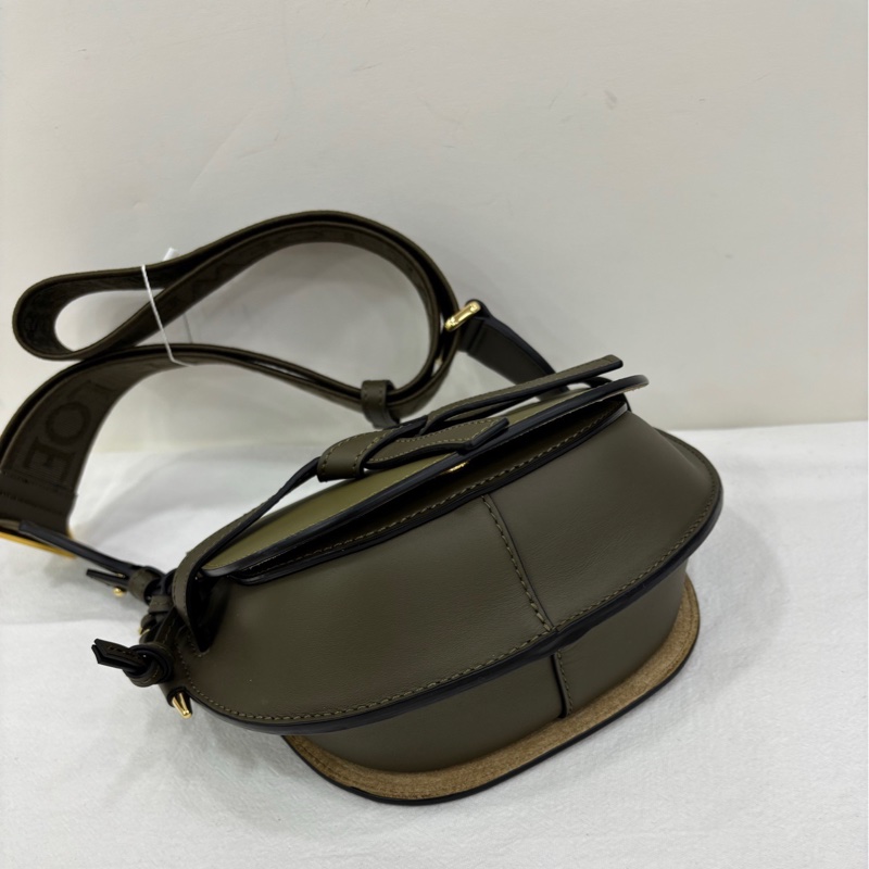 LOEWE羅意威 mini Gate 23年編碼 閒置成色 綠色皮革刺繡寬肩帶蝴蝶結mini馬鞍包單肩斜背包 時尚百搭 超好看-4