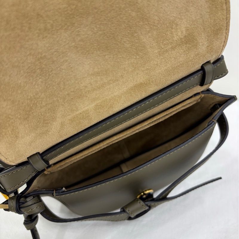 LOEWE羅意威 mini Gate 23年編碼 閒置成色 綠色皮革刺繡寬肩帶蝴蝶結mini馬鞍包單肩斜背包 時尚百搭 超好看-7