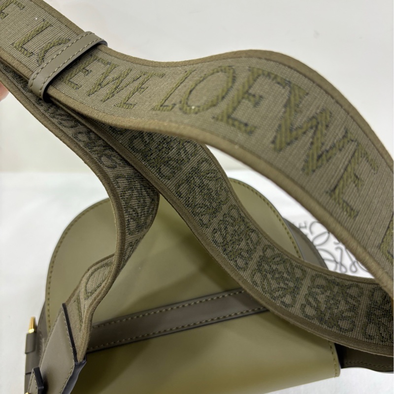 LOEWE羅意威 mini Gate 23年編碼 閒置成色 綠色皮革刺繡寬肩帶蝴蝶結mini馬鞍包單肩斜背包 時尚百搭 超好看-8