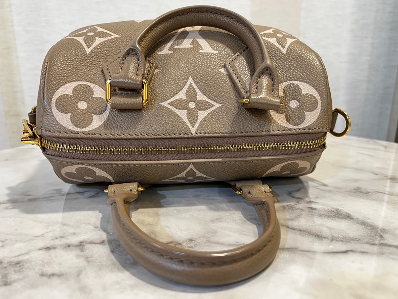 LV斑鳩灰拼奶油白speedy20金釦手提斜背包-4