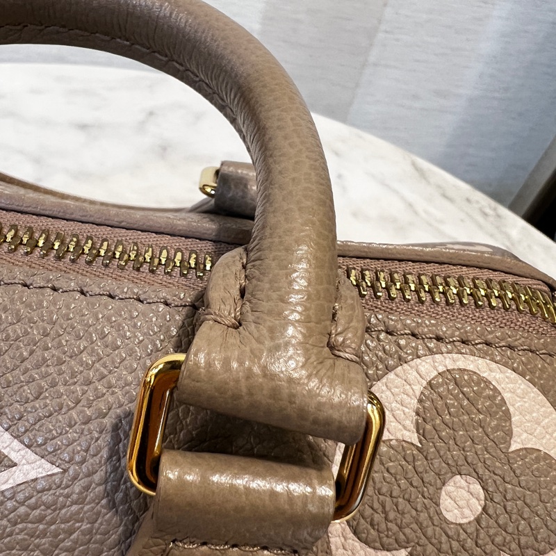 LV斑鳩灰拼奶油白speedy20金釦手提斜背包-6