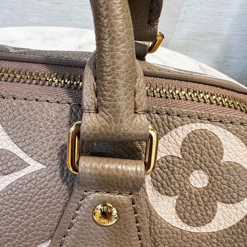 LV斑鳩灰拼奶油白speedy20金釦手提斜背包-7