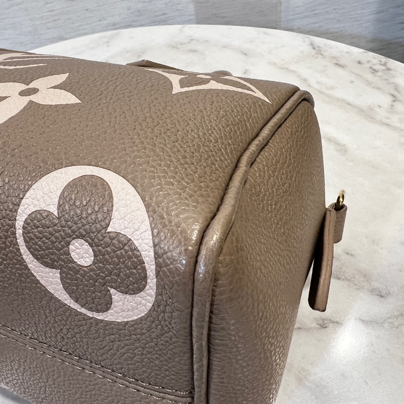 LV斑鳩灰拼奶油白speedy20金釦手提斜背包-11