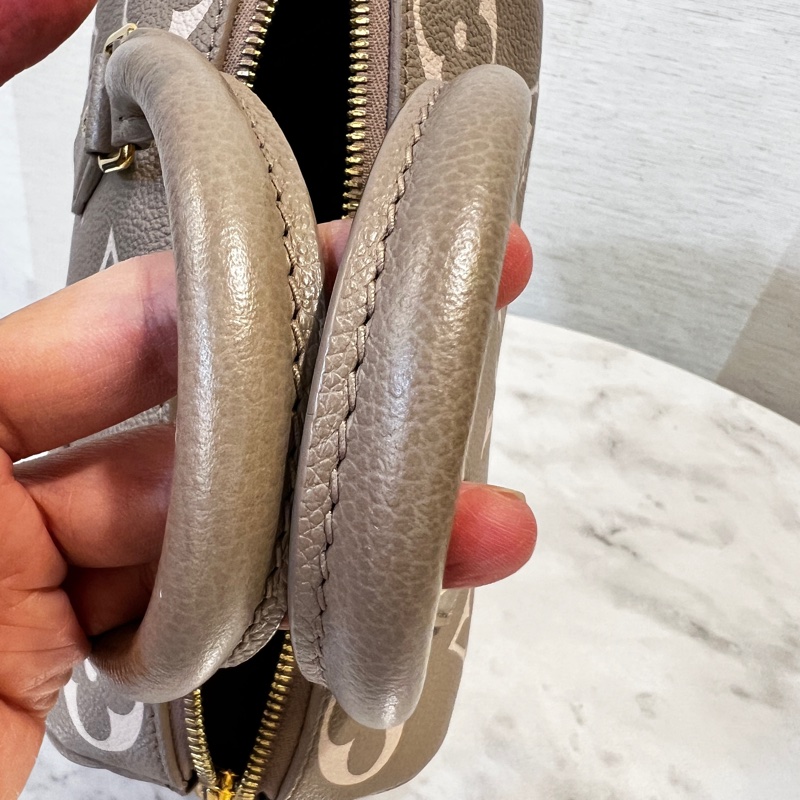 LV斑鳩灰拼奶油白speedy20金釦手提斜背包-19