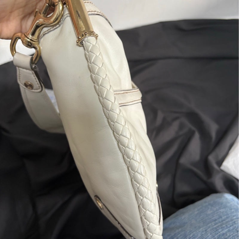 【閒置❤️】 gucci 大logo白皮單肩包-4