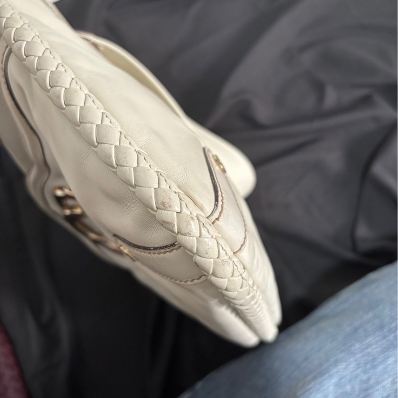【閒置❤️】 gucci 大logo白皮單肩包-6