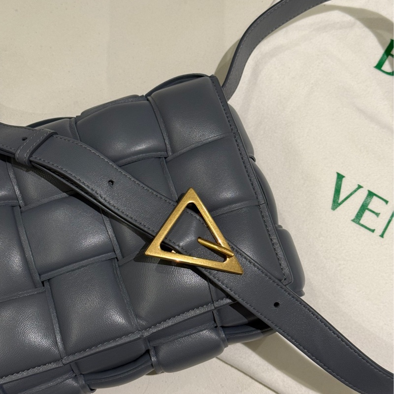 Bottega Veneta Padded Cassette Bag 灰色 下修價格$39000-3