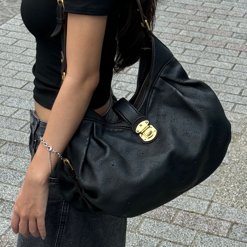 (超稀有⏰) LV Mahina 全牛皮 水餃包 肩背+腋下包 專櫃13萬!-0