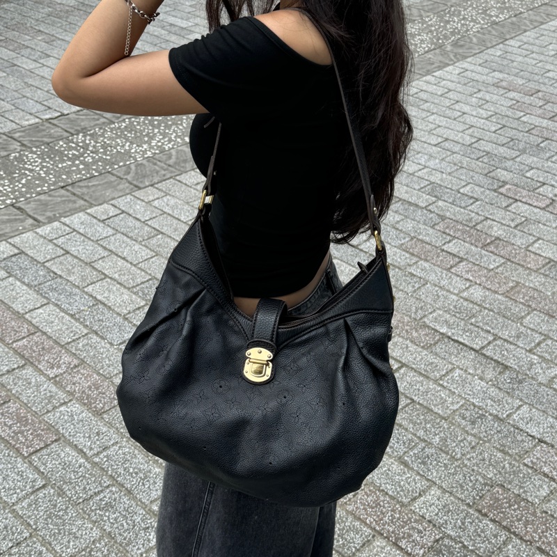 (超稀有⏰) LV Mahina 全牛皮 水餃包 肩背+腋下包 專櫃13萬!-4