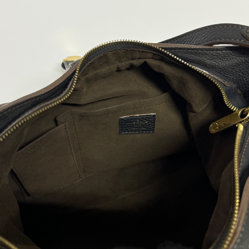 (超稀有⏰) LV Mahina 全牛皮 水餃包 肩背+腋下包 專櫃13萬!-16