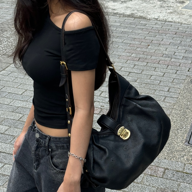 (超稀有⏰) LV Mahina 全牛皮 水餃包 肩背+腋下包 專櫃13萬!-18