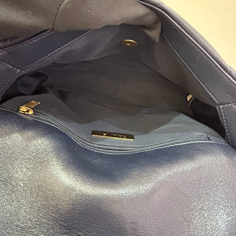 CHANEL海軍藍羊皮金釦19Bag 26cm-6