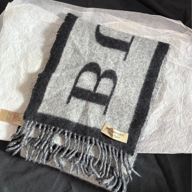 【近新閒置❤️】 Burberry 雙面字母羊絨圍巾-2
