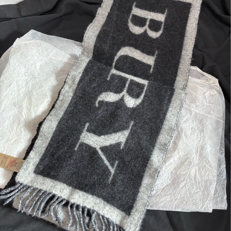 【近新閒置❤️】 Burberry 雙面字母羊絨圍巾-3
