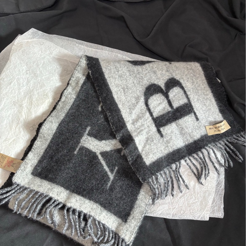 【近新閒置❤️】 Burberry 雙面字母羊絨圍巾-4