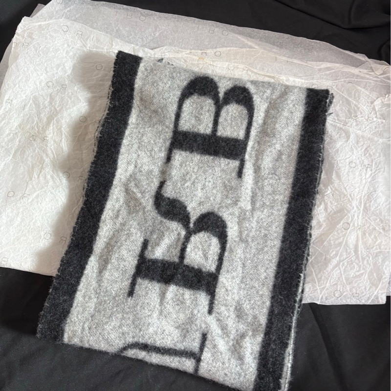 【近新閒置❤️】 Burberry 雙面字母羊絨圍巾-6