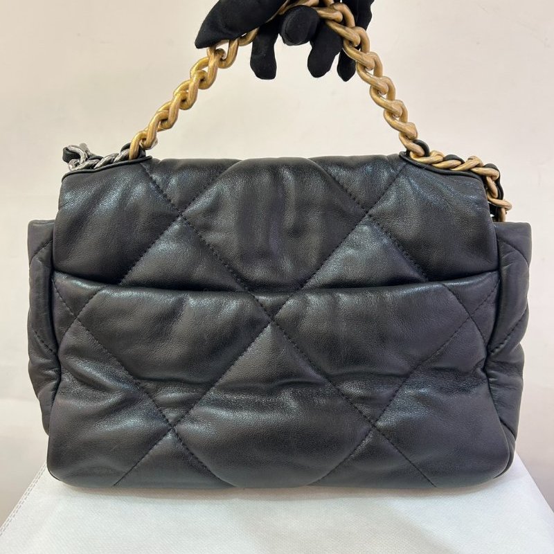 CHANEL黑羊皮金釦19 26cm-1