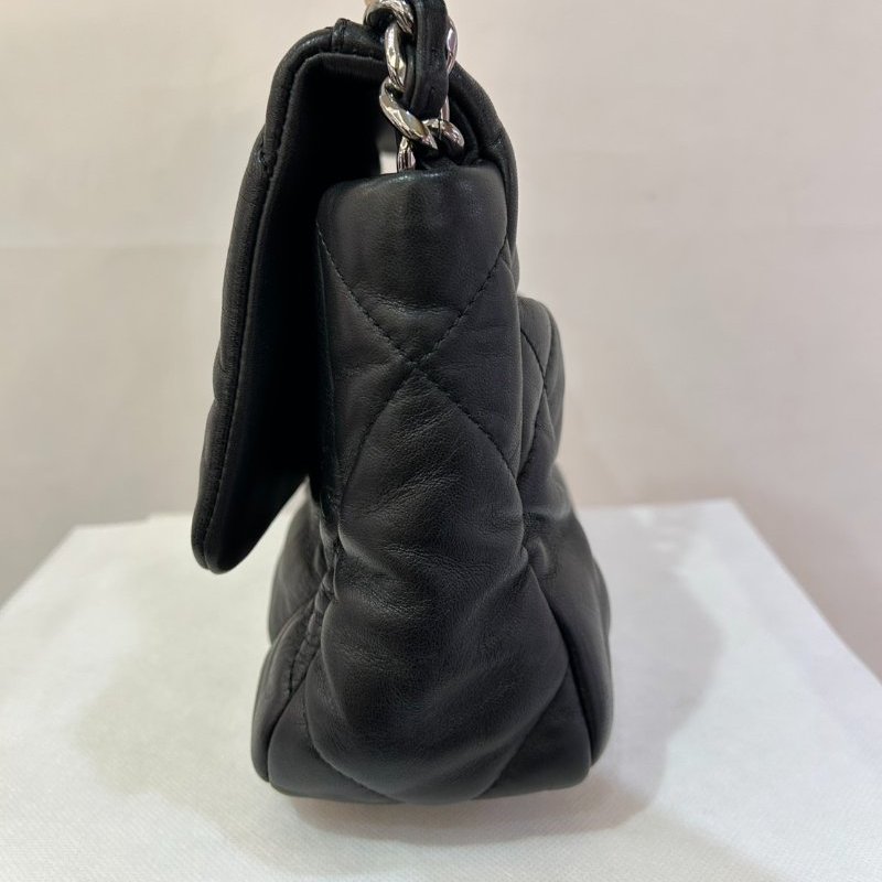 CHANEL黑羊皮金釦19 26cm-2