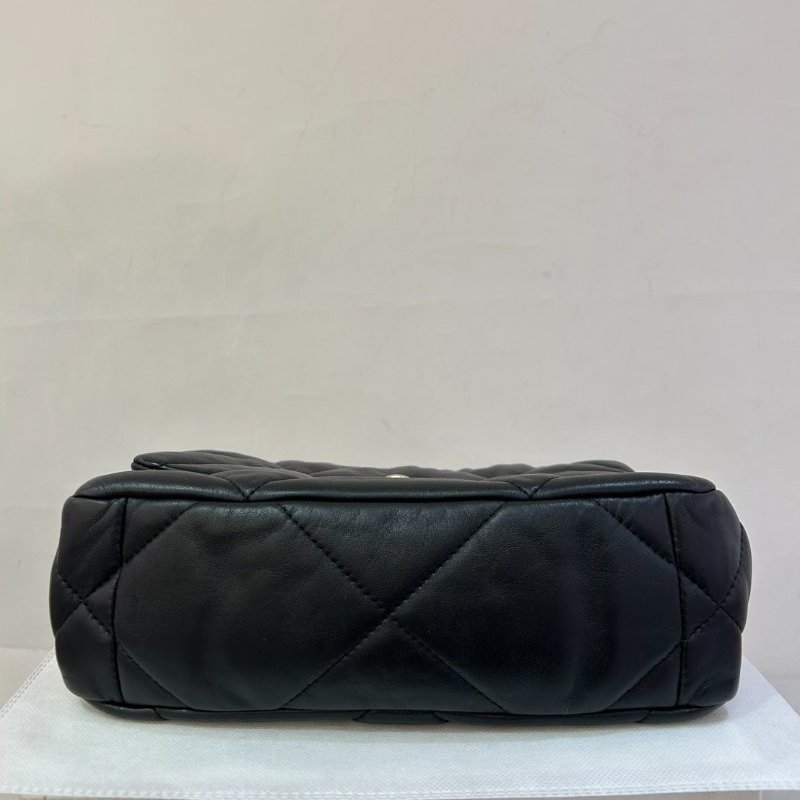 CHANEL黑羊皮金釦19 26cm-4