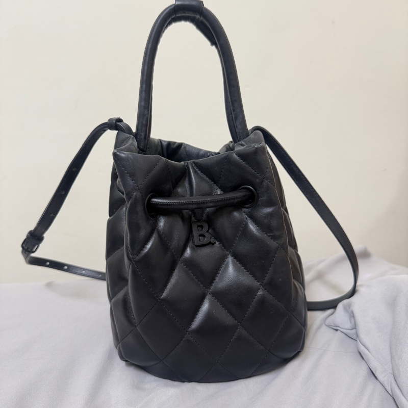 BalenciagaBTouch黑字菱格紋牛皮手提包斜背包水桶包-0