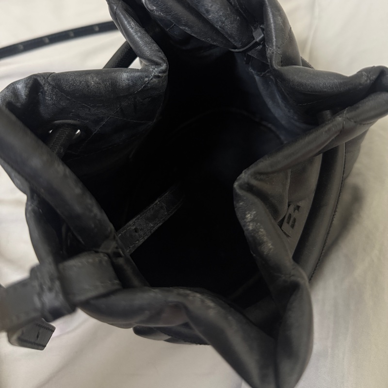 BalenciagaBTouch黑字菱格紋牛皮手提包斜背包水桶包-3