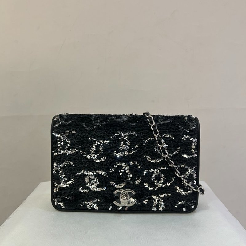 CHANEL黑銀亮片雙C銀釦WOC-0