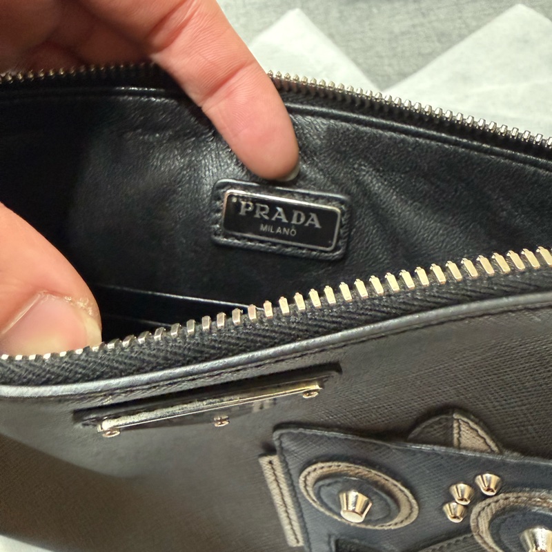 PRADA 機器人手拿包-0