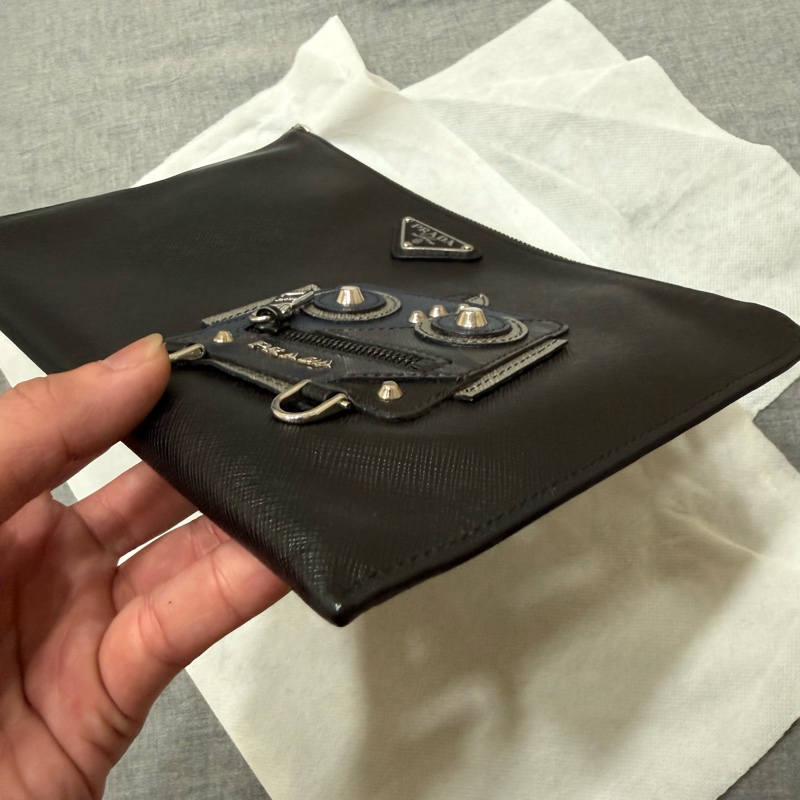 PRADA 機器人手拿包-4