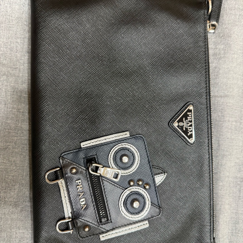 PRADA 機器人手拿包-9