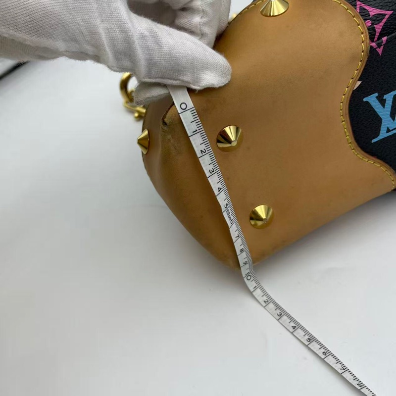 二手 lv 黑三彩 judy 手提包，手柄底部邊角都有變色發黑磨損，五金有划痕-12