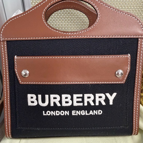 全新 Burberry 迷你肩背包