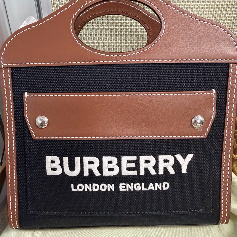 全新 Burberry 迷你肩背包-0