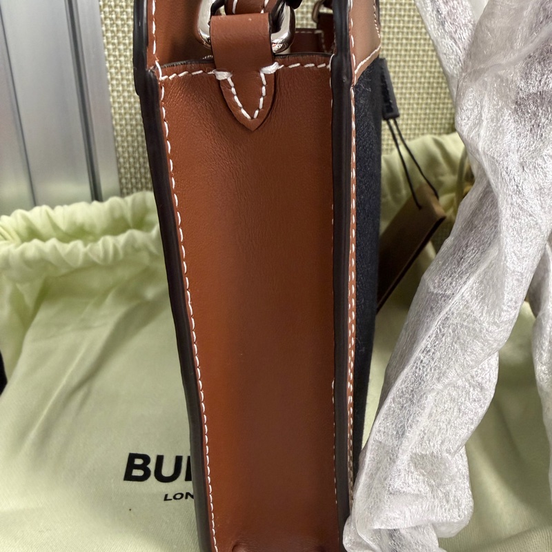 全新 Burberry 迷你肩背包-3