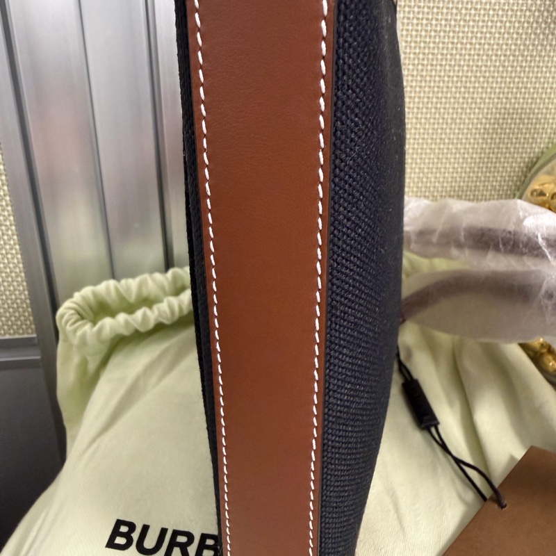 全新 Burberry 迷你肩背包-8